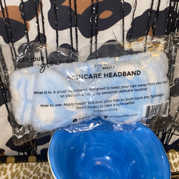 GLOW ON 5TH BEAUTY SKINCARE PLUSH HEADBAND - Picture 6 of 6